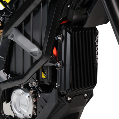 Motor und Steuergerät einer SUR-RON Ultra Bee